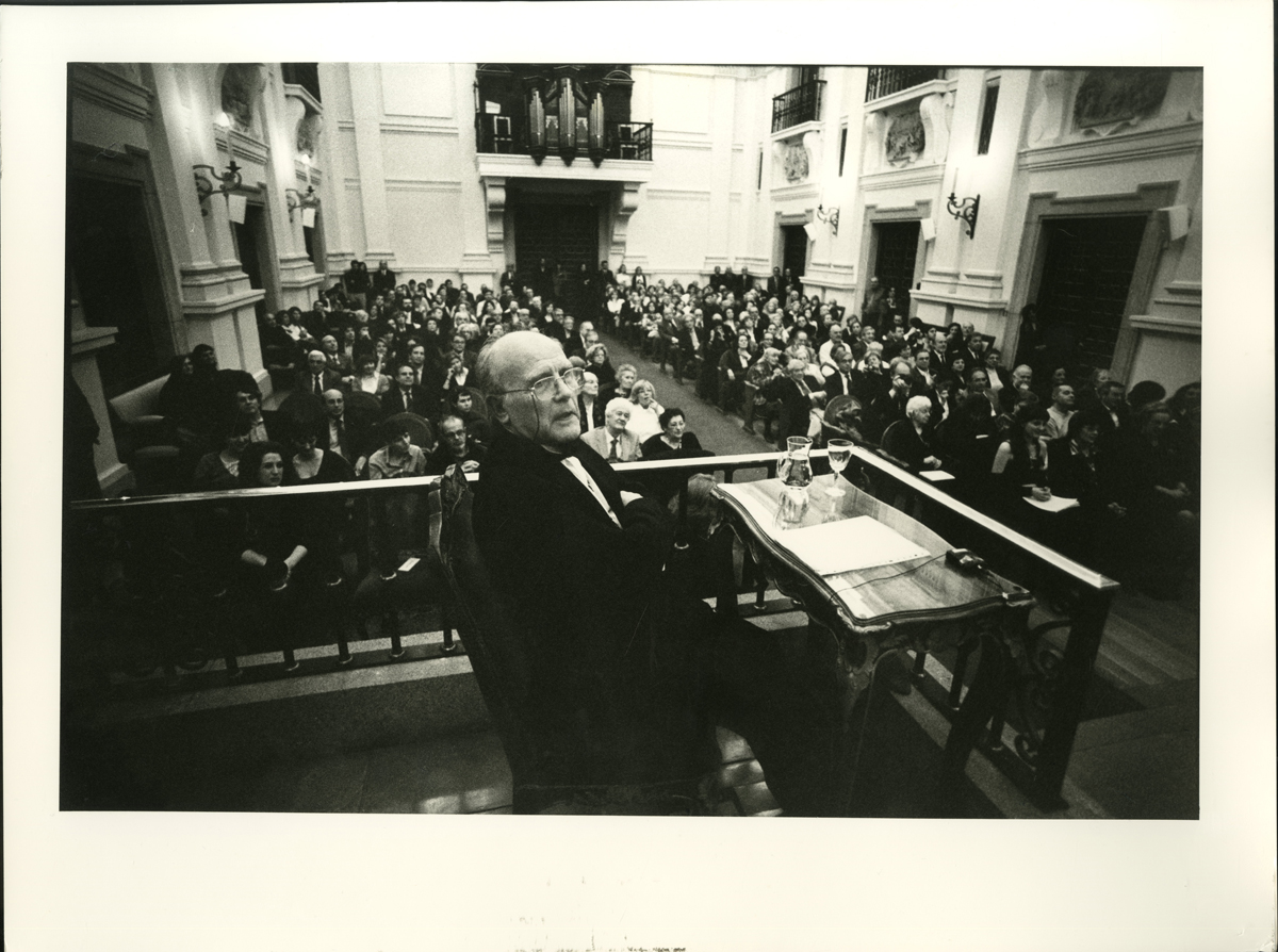 Masats. Julio López durante su respuesta al discurso de Publio López Mondéjar (2008)