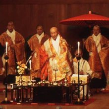 Actuación del Shomyo por los monjes de Koyasan