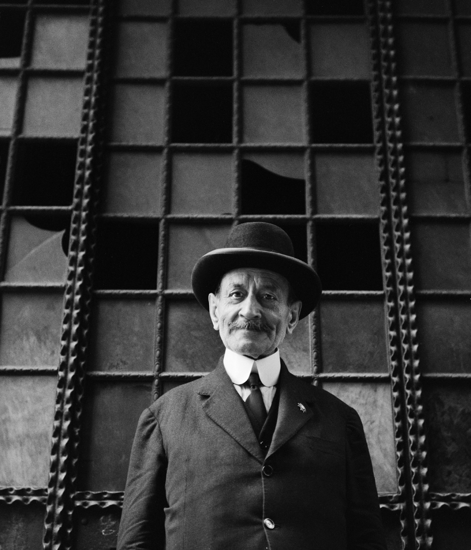 Un señor de Barcelona (Sr. Lladó), Baixada de Sant Miquel, Barcelona, 1965