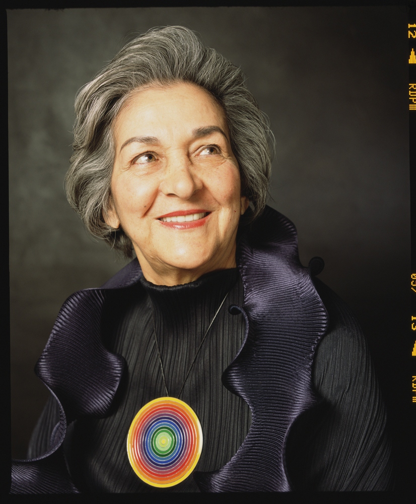 Chus Burés en colaboración con Julio Le Parc. Surface Colours. Colgante, 2012 ©Andrés Serrano, 2015_Retrato de Luz Miriam Toro