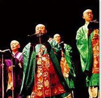 Actuación del Shomyo por los monjes de Koyasan