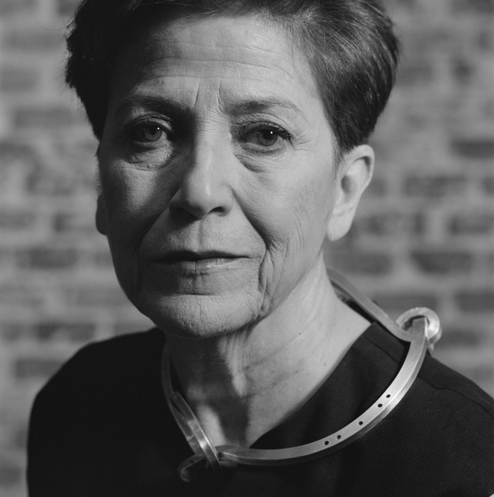Chus Burés en colaboración con Louise Bourgeois. S/T. Collar, 2000. ©Alberto García Alix, 2015_Retrato de Carmen Gimenez