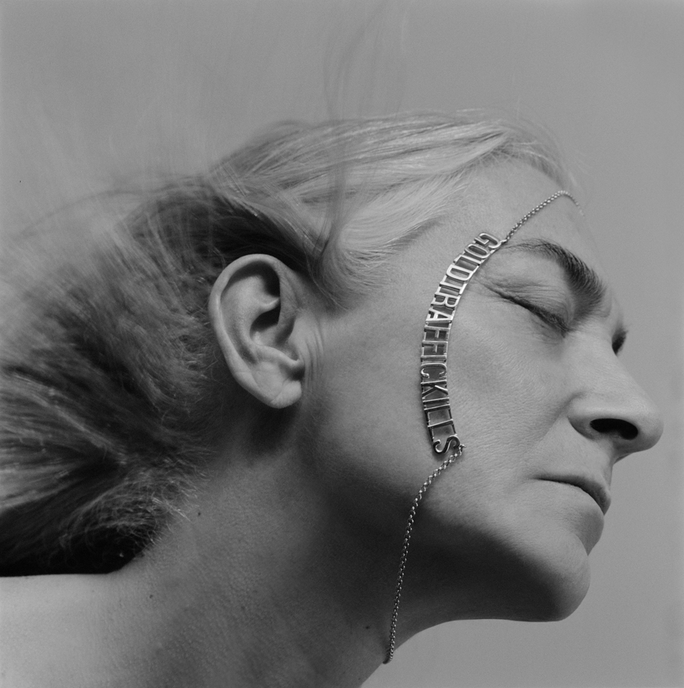 Chus Burés en colaboración con Santiago Sierra. GOLDTRAFFICKSILLS. Collar, 2005. ©Alberto García Alix, 2015_Retrato de Cristina Huarte